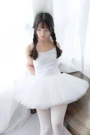 森萝财团《X-042》主题写真：115张全套美图，含1个视频