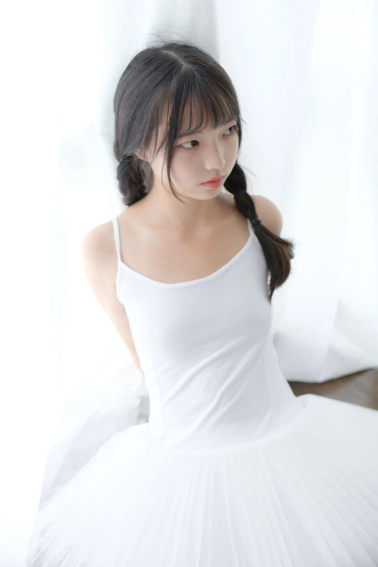 森萝财团《X-042》主题写真：115张全套美图，含1个视频