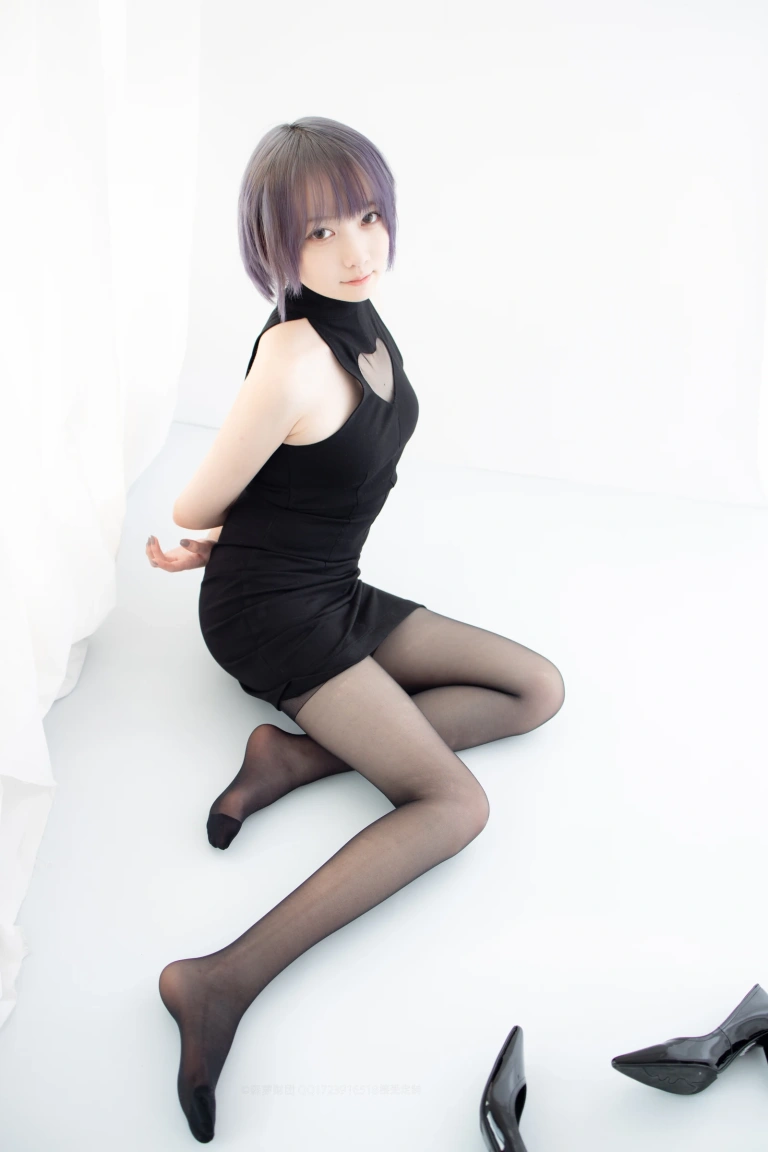 森萝财团《X-051》主题写真：111张全套美图，含1个视频