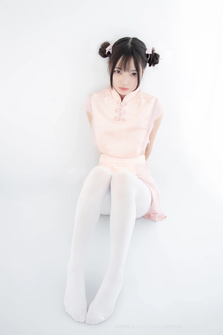 森萝财团《X-052》主题写真：66张全套美图，含1个视频