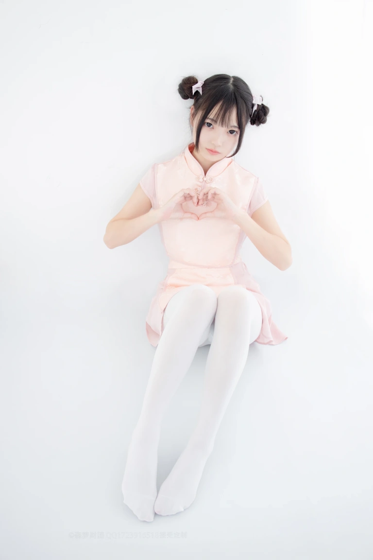 森萝财团《X-052》主题写真：66张全套美图，含1个视频