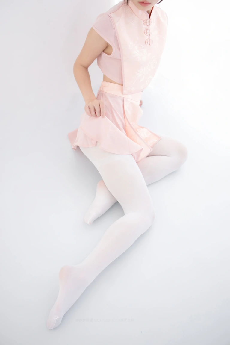 森萝财团《X-052》主题写真：66张全套美图，含1个视频