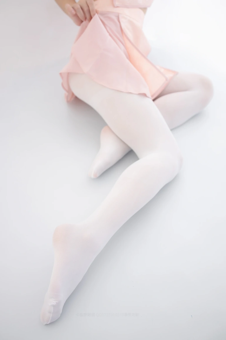 森萝财团《X-052》主题写真：66张全套美图，含1个视频