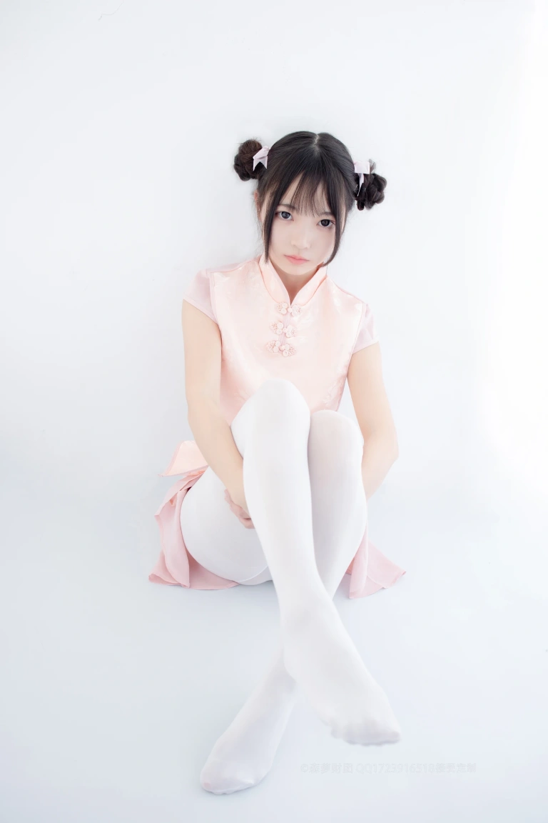 森萝财团《X-052》主题写真：66张全套美图，含1个视频
