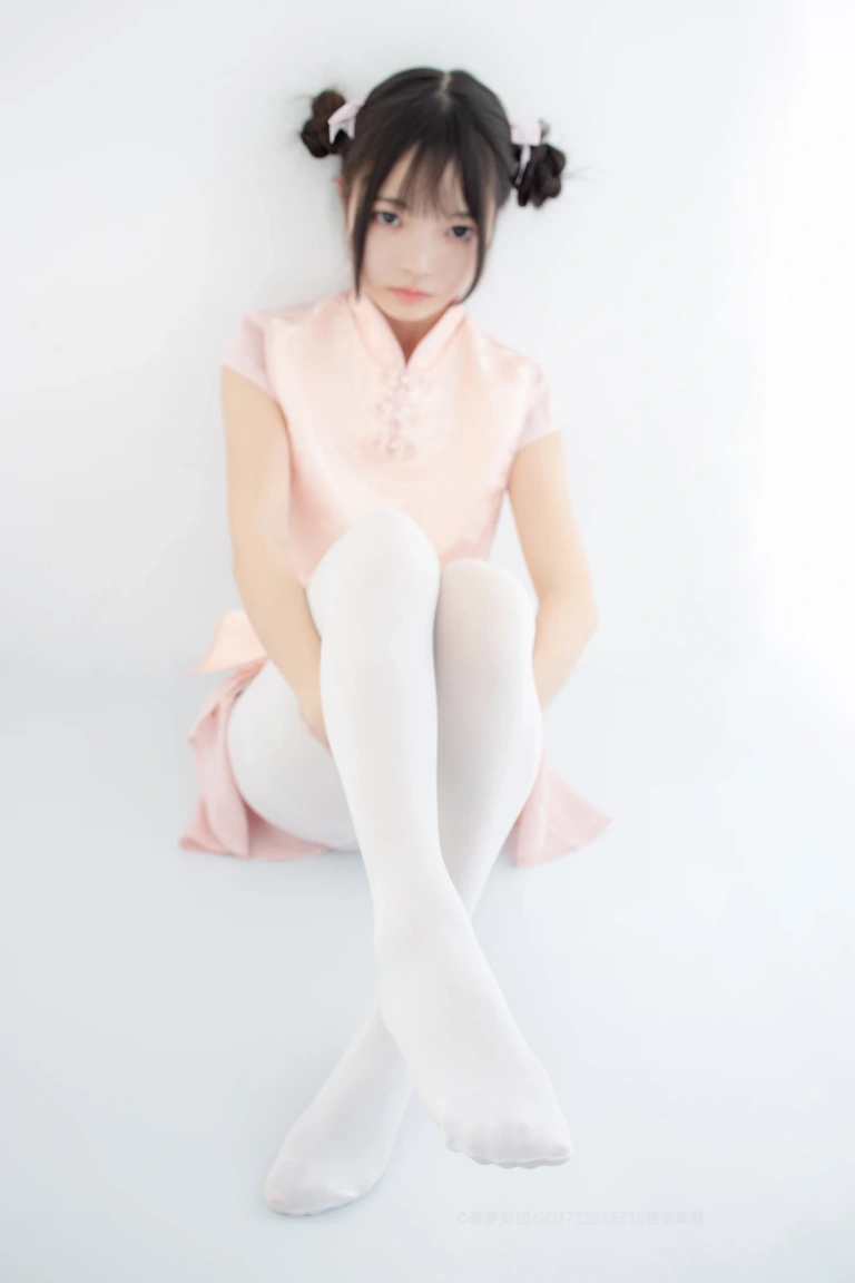 森萝财团《X-052》主题写真：66张全套美图，含1个视频