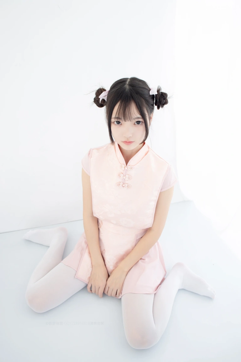 森萝财团《X-052》主题写真：66张全套美图，含1个视频