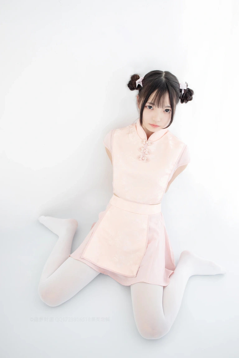 森萝财团《X-052》主题写真：66张全套美图，含1个视频