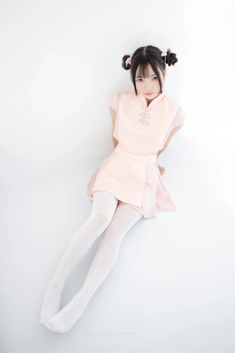 森萝财团《X-052》主题写真：66张全套美图，含1个视频