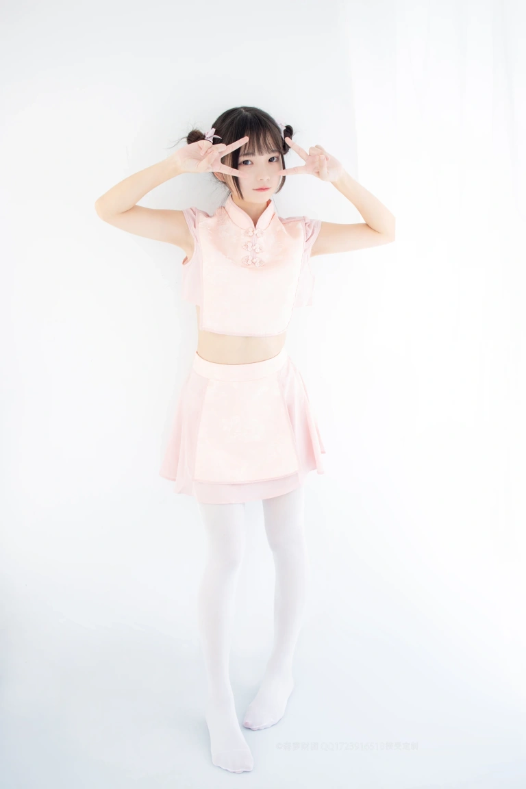 森萝财团《X-052》主题写真：66张全套美图，含1个视频