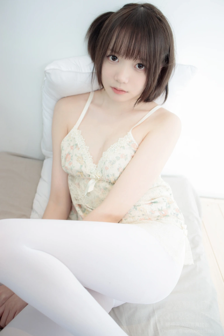 森萝财团《X-057》主题写真：83张全套美图，含1个视频