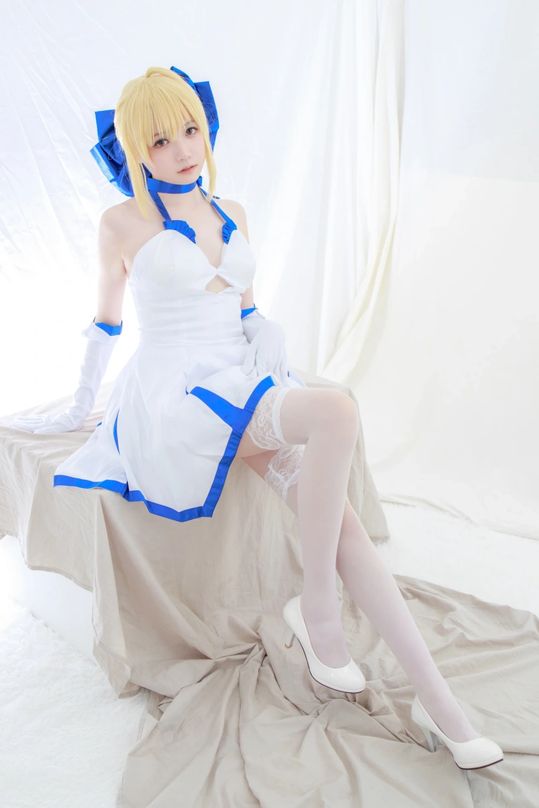 森萝财团aika《白saber未流出套图》主题写真：163张全套美图，含1个视频