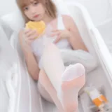 森萝财团aika《浴缸少女未流出套图》主题写真：90张全套美图，含1个视频