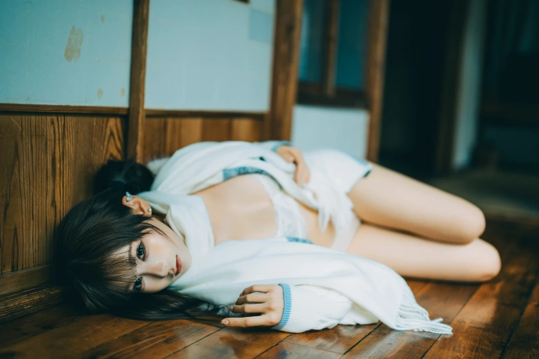 蠢沫沫《情人节》主题写真：26张全套美图