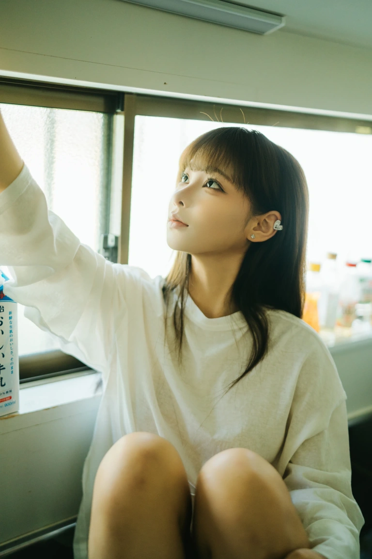 蠢沫沫《牛奶》主题写真：22张全套美图