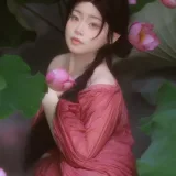 一只毛毛帽《年06月月票》主题写真：105张全套美图，含10个视频