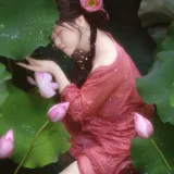 一只毛毛帽《年06月月票》主题写真：105张全套美图，含10个视频