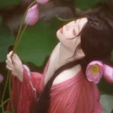 一只毛毛帽《年06月月票》主题写真：105张全套美图，含10个视频