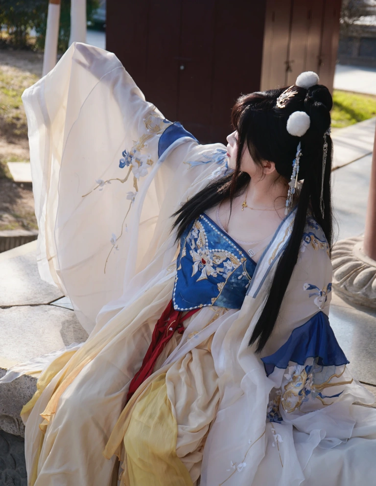 一只毛毛帽《年07月月票》主题写真：109张全套美图，含9个视频