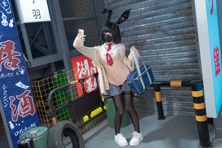 yiko湿润兔《年10月赛博逆jk提线木偶》主题写真：92张全套美图，含3个视频