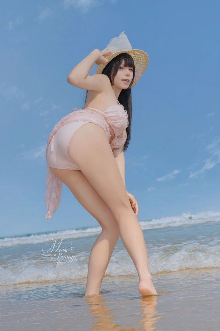 yiko湿润兔《粉红假日》主题写真：97张全套美图，含3个视频