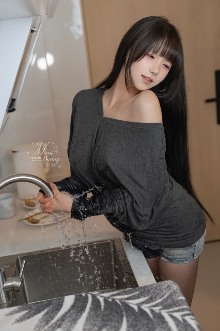 yiko湿润兔《年10月水管工传说星光派对》主题写真：107张全套美图，含2个视频