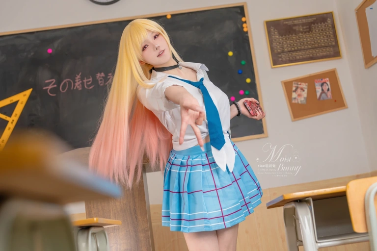 yiko湿润兔《喜多川海梦凑热闹》主题写真：77张全套美图，含1个视频