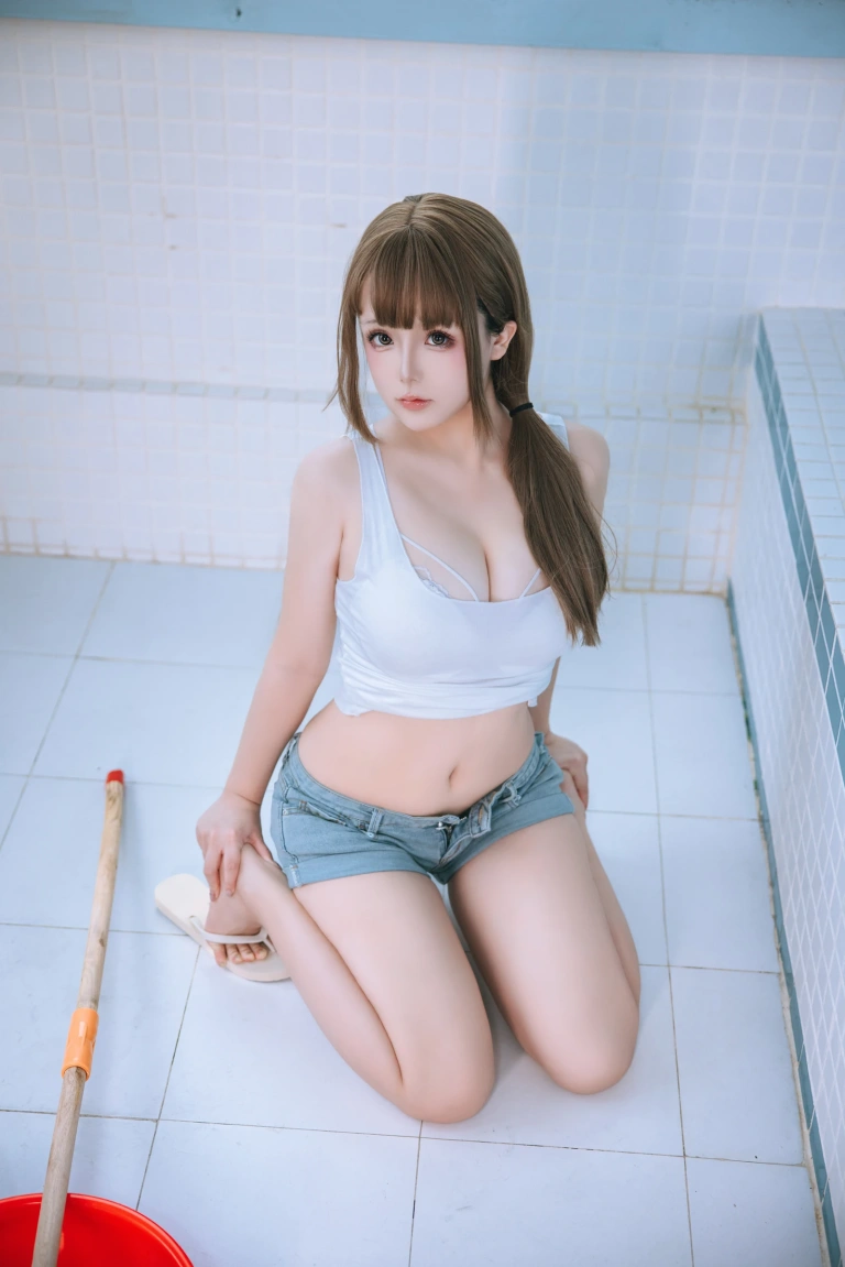 日奈娇《男浴室保洁员》主题写真：175张全套美图，含5个视频