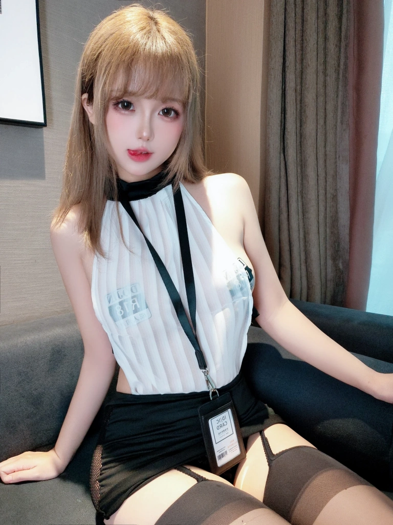 日奈娇《小秘书》主题写真：107张全套美图，含4个视频