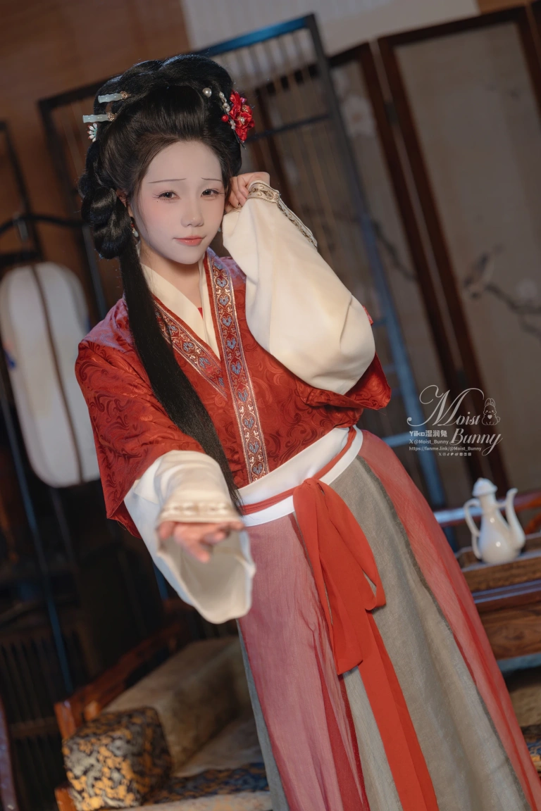 yiko湿润兔《年02月订阅快马加鞭金莲迎春》主题写真：94张全套美图，含2个视频
