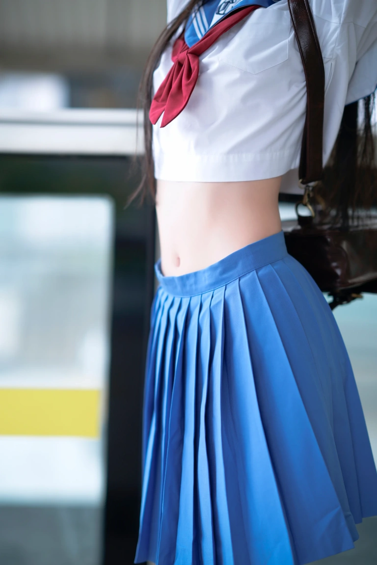 桜桃喵《地铁jk》主题写真：33张全套美图