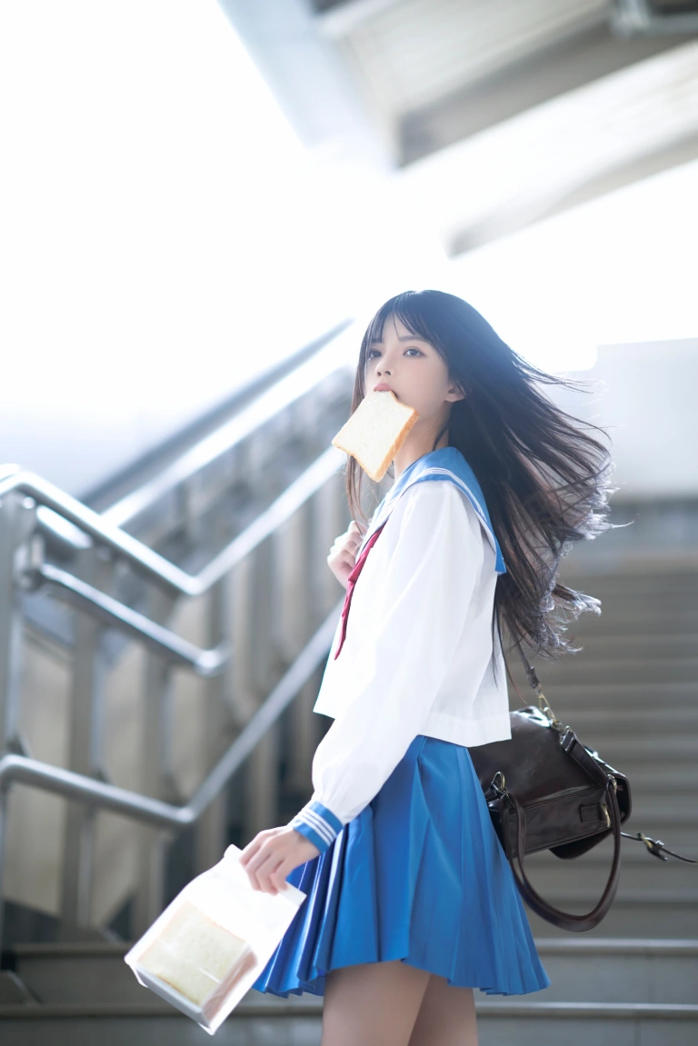 桜桃喵《地铁jk》主题写真：33张全套美图
