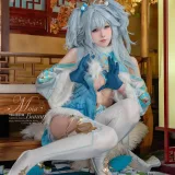 Yiko湿润兔《妙手回春-芙洛伦&E：ku [77P1V-1.53GB]》主题写真：78张全套美图，含1个视频
