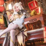 Yiko湿润兔《金蛇来财 凝光贺岁 [90P1V-1.74GB]》主题写真：90张全套美图，含1个视频
