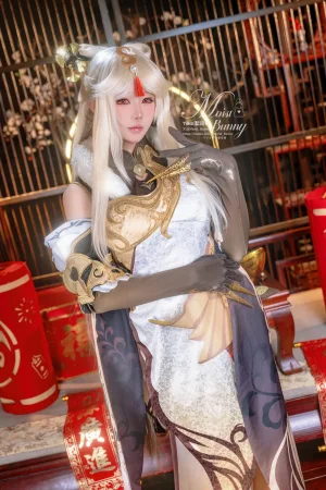 Yiko湿润兔《金蛇来财 凝光贺岁 [90P1V-1.74GB]》主题写真：90张全套美图，含1个视频