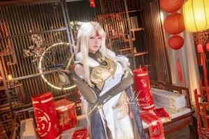 Yiko湿润兔《金蛇来财 凝光贺岁 [90P1V-1.74GB]》主题写真：90张全套美图，含1个视频