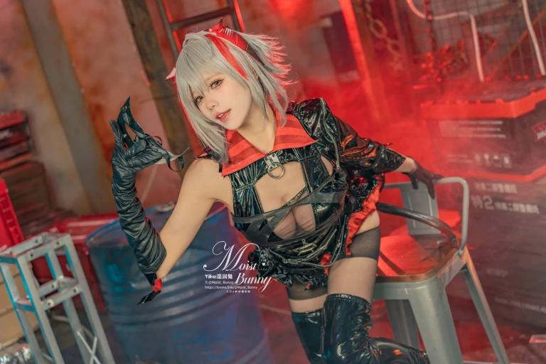 Yiko湿润兔《愚夜密函-W [71P1V-1.29GB]》主题写真：71张全套美图，含1个视频