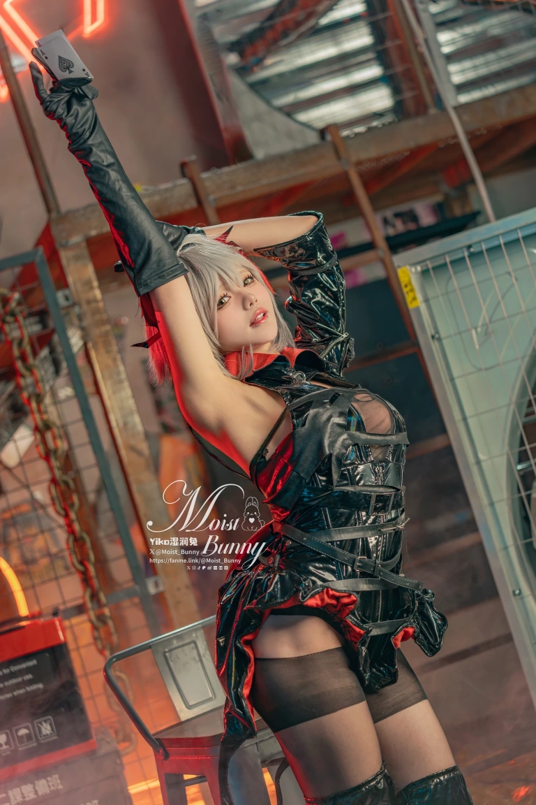 Yiko湿润兔《愚夜密函-W [71P1V-1.29GB]》主题写真：71张全套美图，含1个视频