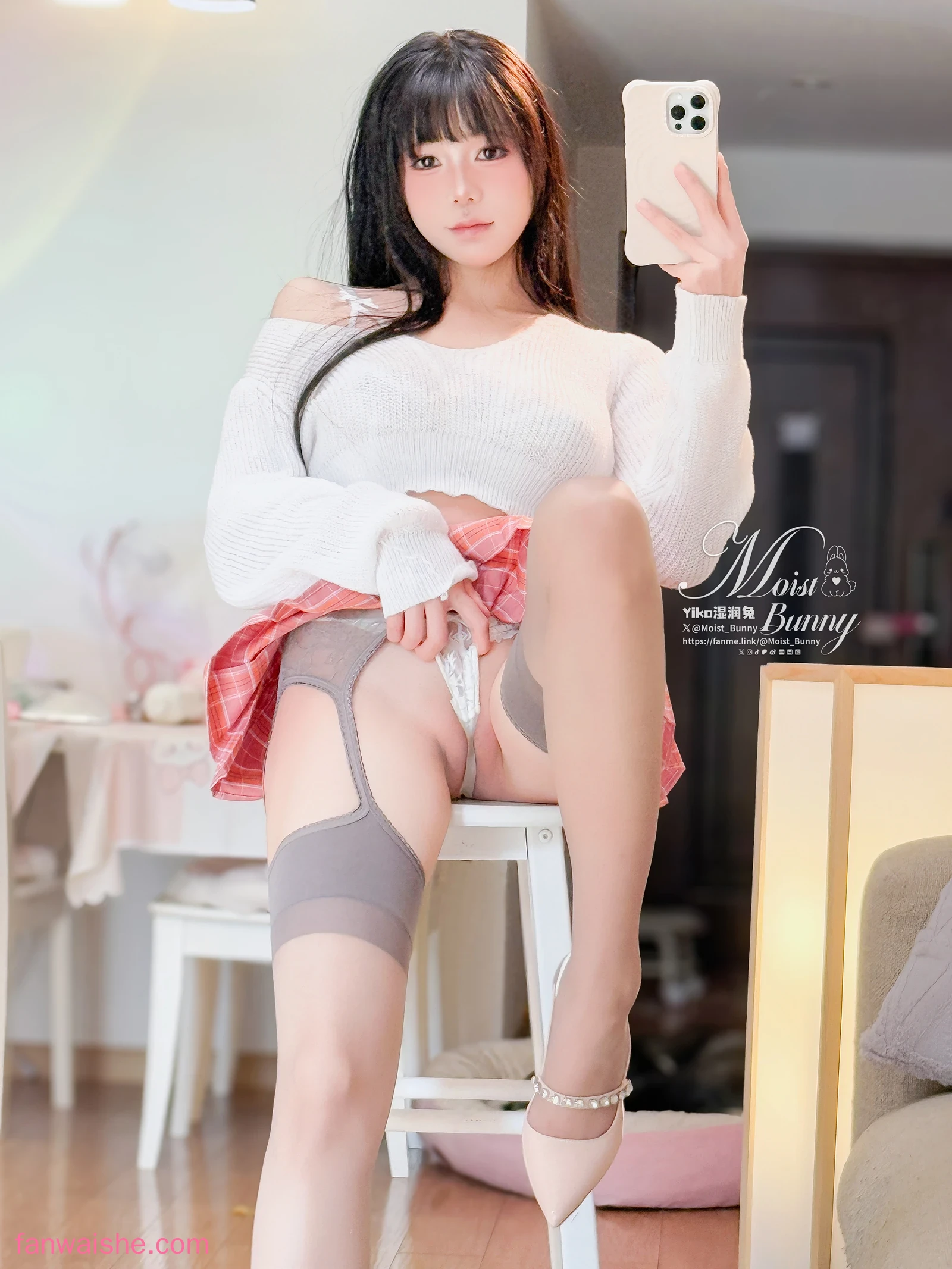 Yiko湿润兔 Yiko湿润兔 NO.011 - 情人节特辑 浪漫假日 [76P3V-954MB]