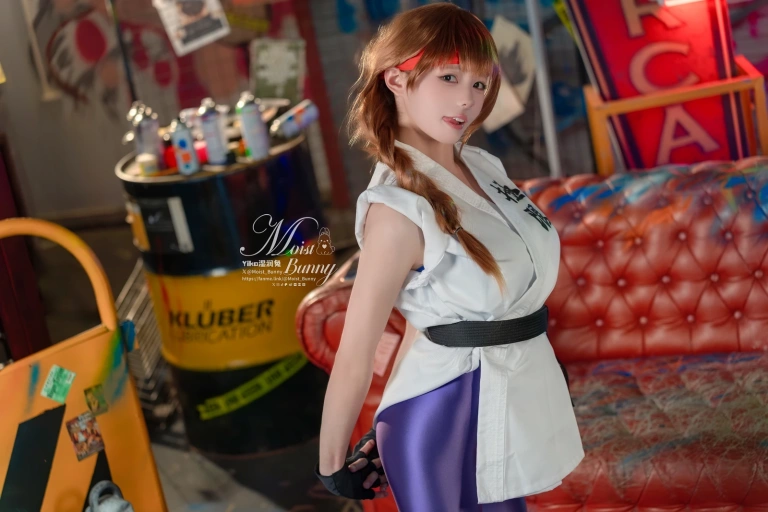 Yiko湿润兔《拳皇-坂崎百合 [83P1V-1.67GB]》主题写真：83张全套美图，含1个视频