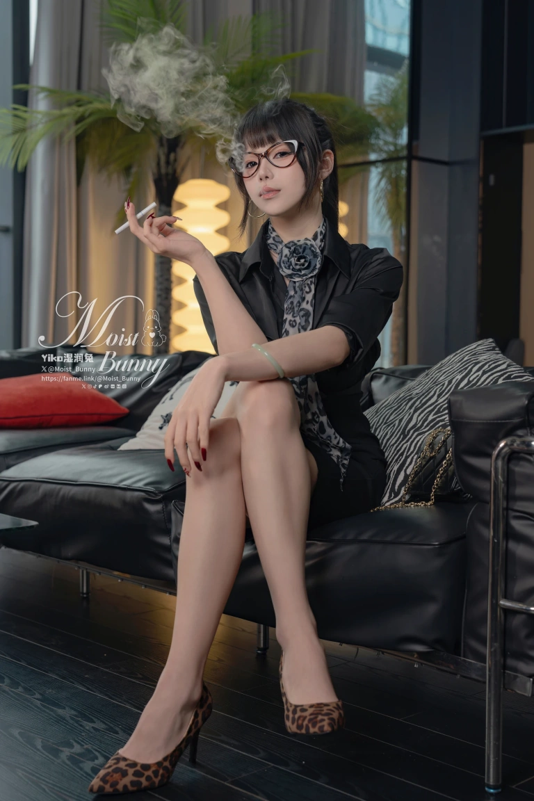 Yiko湿润兔《总裁攻略 [145P1V-1.76GB]》主题写真：145张全套美图，含1个视频