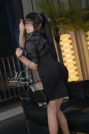 Yiko湿润兔《总裁攻略 [145P1V-1.76GB]》主题写真：145张全套美图，含1个视频