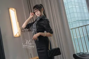 Yiko湿润兔《总裁攻略 [145P1V-1.76GB]》主题写真：145张全套美图，含1个视频