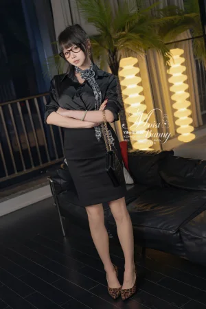 Yiko湿润兔《总裁攻略 [145P1V-1.76GB]》主题写真：145张全套美图，含1个视频
