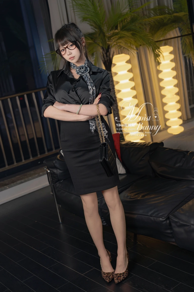 Yiko湿润兔《总裁攻略 [145P1V-1.76GB]》主题写真：145张全套美图，含1个视频