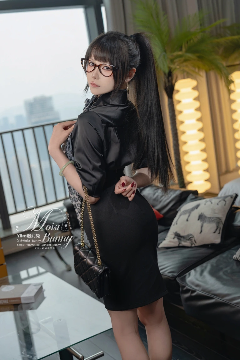 Yiko湿润兔《总裁攻略 [145P1V-1.76GB]》主题写真：145张全套美图，含1个视频