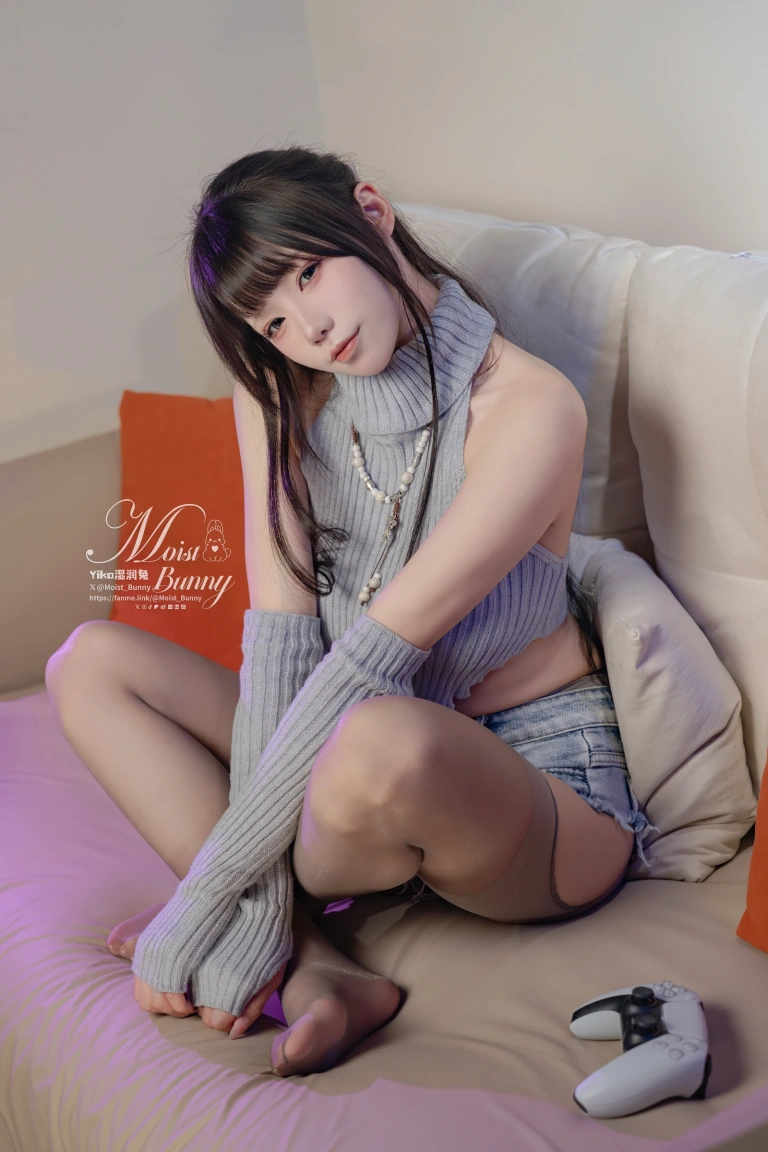 Yiko湿润兔《陪玩少女&Gee [139P2V-2.90GB]》主题写真：140张全套美图，含2个视频