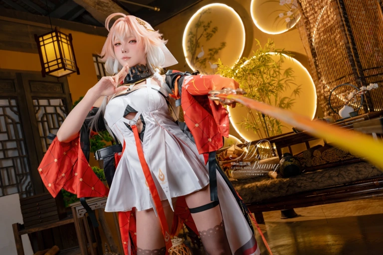 Yiko湿润兔《炽羽策阵星-长离&繁花 [111P4V-3.57GB]》主题写真：112张全套美图，含5个视频
