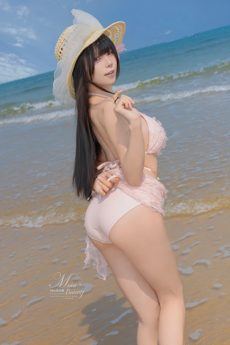 Yiko湿润兔《粉红假日 [97P3V-2.17GB]》主题写真：97张全套美图，含3个视频