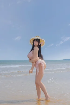 Yiko湿润兔《粉红假日 [97P3V-2.17GB]》主题写真：97张全套美图，含3个视频