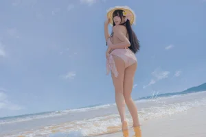 Yiko湿润兔《粉红假日 [97P3V-2.17GB]》主题写真：97张全套美图，含3个视频
